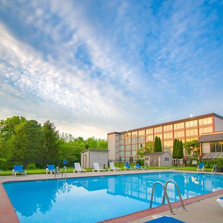 Exton Hotel And Conference Center Exterior photo