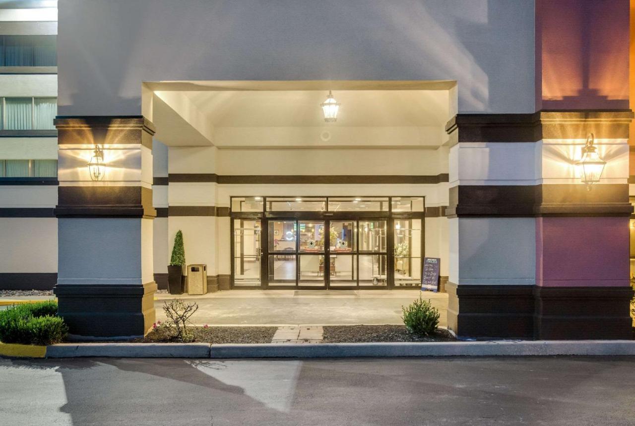 Exton Hotel And Conference Center Exterior photo