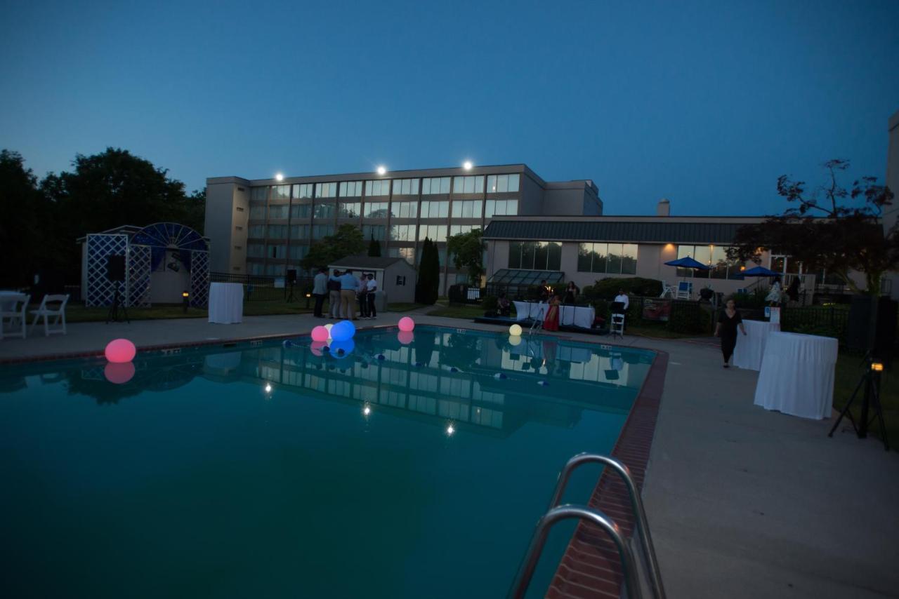 Exton Hotel And Conference Center Exterior photo