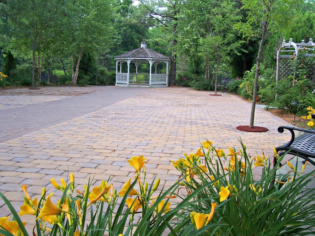 Exton Hotel And Conference Center Exterior photo