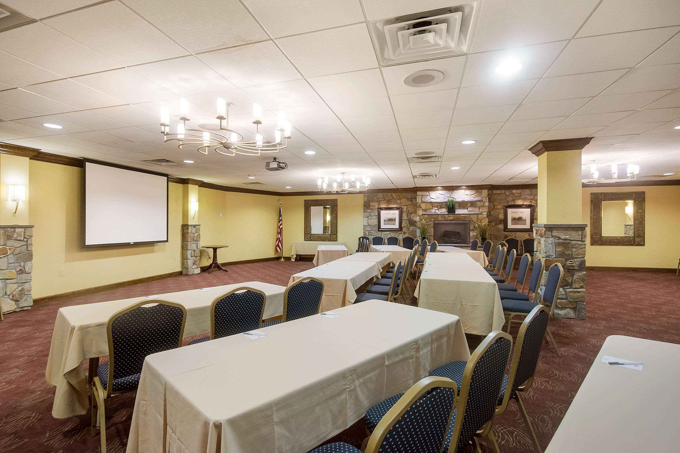 Exton Hotel And Conference Center Exterior photo