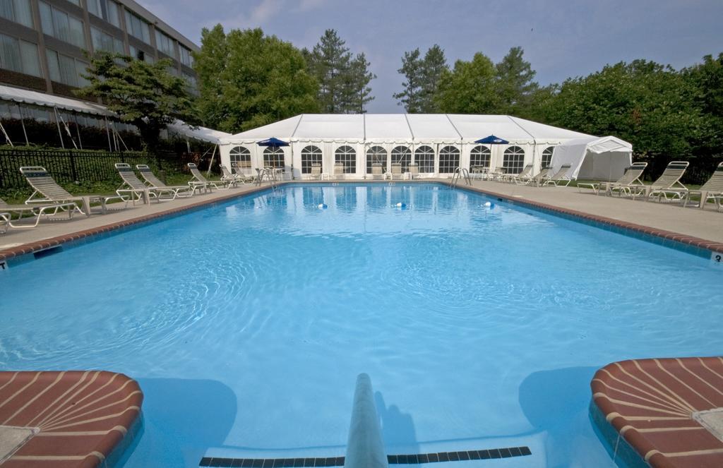 Exton Hotel And Conference Center Exterior photo