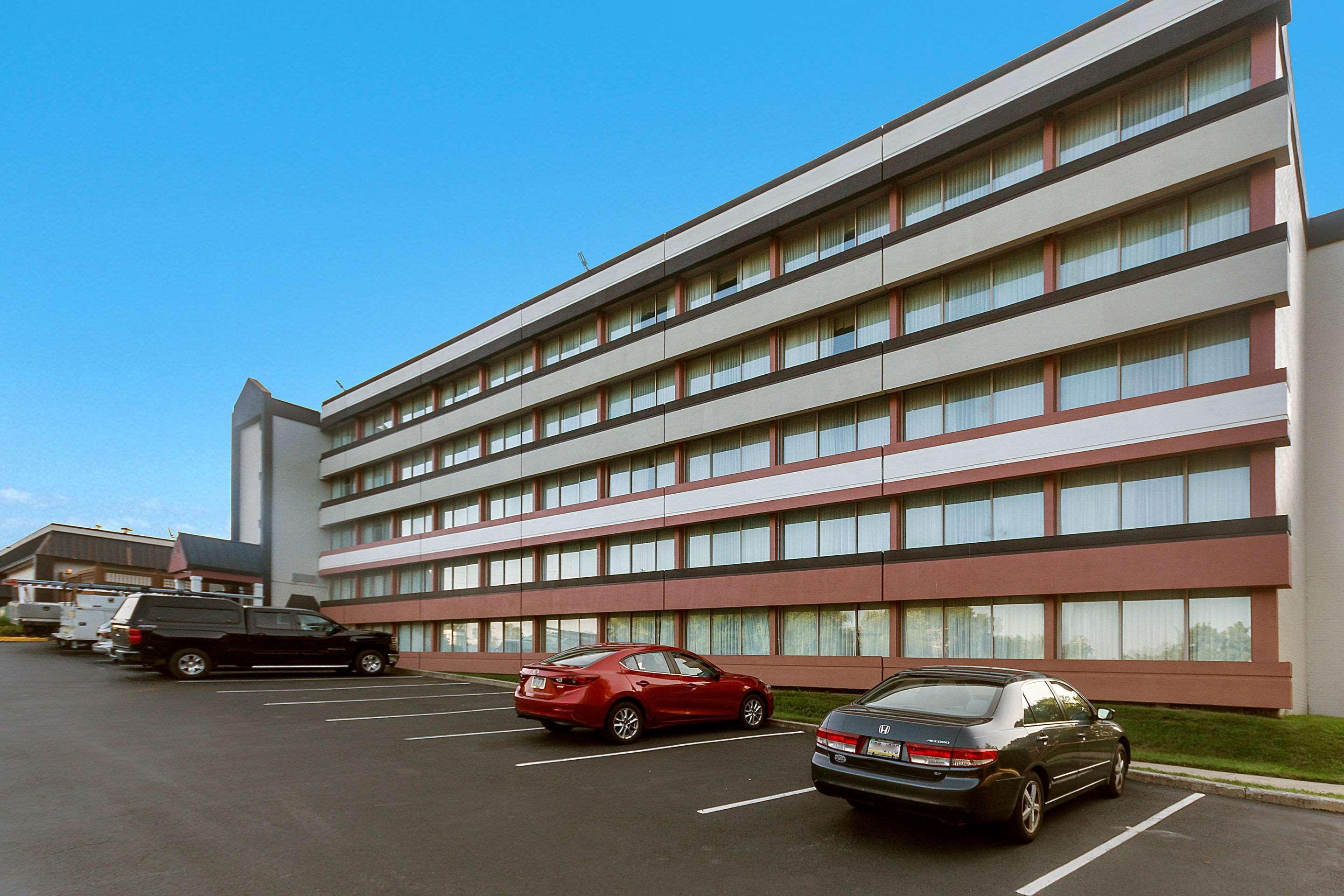 Exton Hotel And Conference Center Exterior photo
