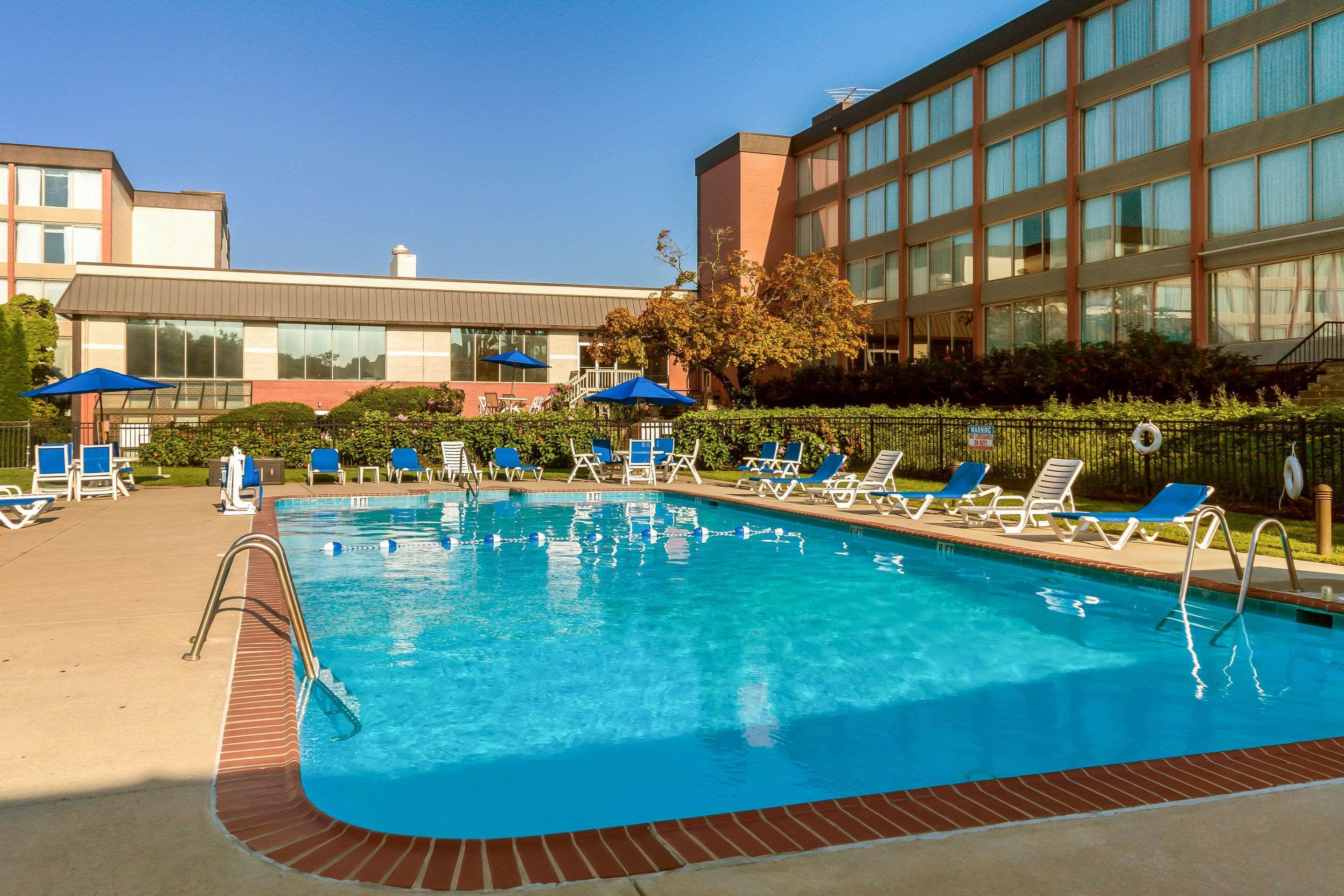 Exton Hotel And Conference Center Exterior photo