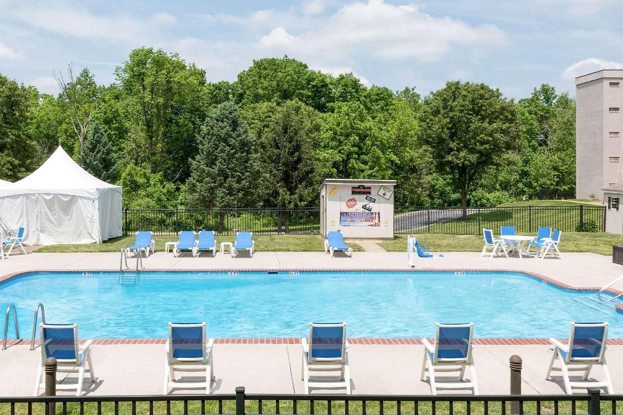 Exton Hotel And Conference Center Exterior photo