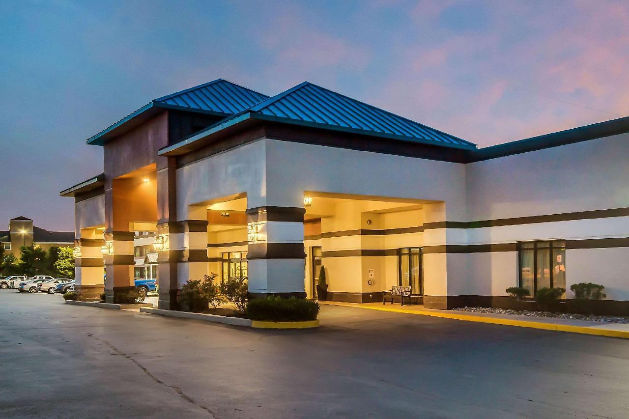 Exton Hotel And Conference Center Exterior photo