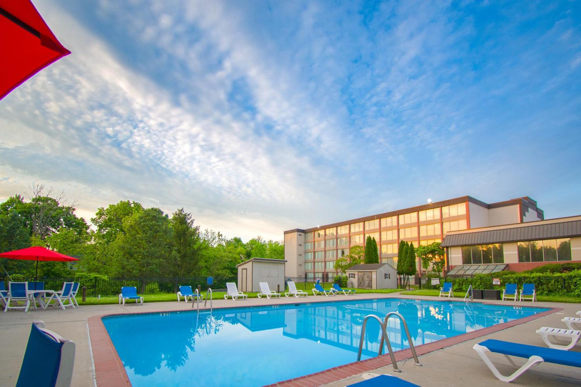 Exton Hotel And Conference Center Exterior photo